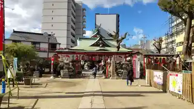 大きな鳥居と拝殿の間に遊具があるからか、小さな子を連れた参拝客が多かったように思います。
