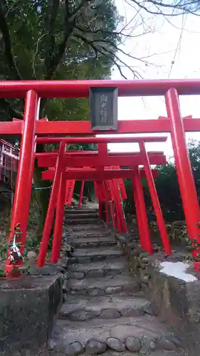 白光稲荷大明神の鳥居