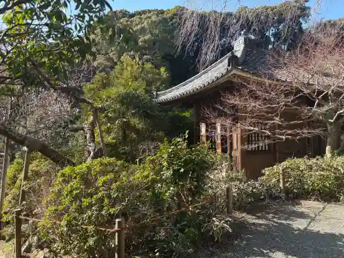 瑞泉寺の{uncategorized: "未分類", other: "その他", undefined: "問題あり", building: "その他建物", grave: "お墓", sacred_gate: "鳥居", guardian: "狛犬", statue: "像", buddha: "仏像", history: "歴史", nature: "自然", garden: "庭園", animal: "動物", pagoda: "塔", temizu: "手水舎", mountain_gate: "山門・神門", sanctuary: "本殿・本堂", subordinate: "末社・摂社", art: "芸術", scenery: "景色", jizo: "地蔵", ema: "絵馬", goshuin: "御朱印", omikuji: "おみくじ", items: "授与品その他", amulet: "お守り", goshuincho: "御朱印帳", eats: "食事", festival: "お祭り", votive_dance: "神楽", shichigosan: "七五三参", wedding: "結婚式", experience: "体験その他", initially: "初詣", around: "周辺", anti_infection: "感染症対策"}