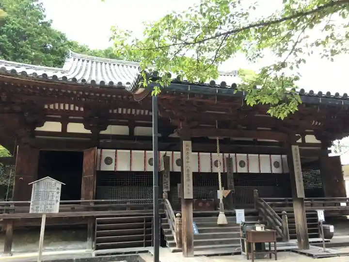霊山寺の本殿・本堂