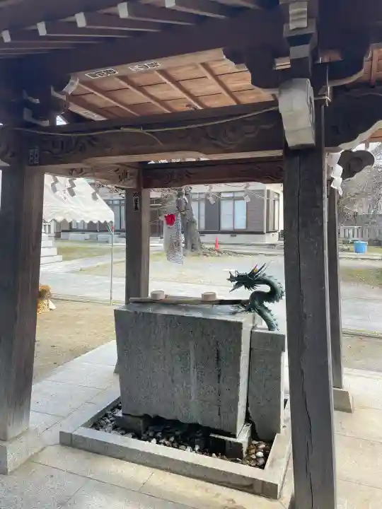 氷川神社の{uncategorized: "未分類", other: "その他", undefined: "問題あり", building: "その他建物", grave: "お墓", sacred_gate: "鳥居", guardian: "狛犬", statue: "像", buddha: "仏像", history: "歴史", nature: "自然", garden: "庭園", animal: "動物", pagoda: "塔", temizu: "手水舎", mountain_gate: "山門・神門", sanctuary: "本殿・本堂", subordinate: "末社・摂社", art: "芸術", scenery: "景色", jizo: "地蔵", ema: "絵馬", goshuin: "御朱印", omikuji: "おみくじ", items: "授与品その他", amulet: "お守り", goshuincho: "御朱印帳", eats: "食事", festival: "お祭り", votive_dance: "神楽", shichigosan: "七五三参", wedding: "結婚式", experience: "体験その他", initially: "初詣", around: "周辺", anti_infection: "感染症対策"}