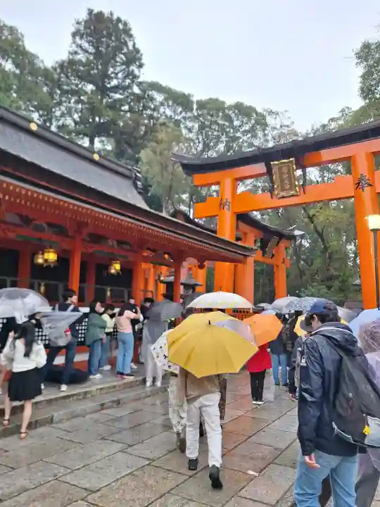 伏見稲荷大社の{uncategorized: "未分類", other: "その他", undefined: "問題あり", building: "その他建物", grave: "お墓", sacred_gate: "鳥居", guardian: "狛犬", statue: "像", buddha: "仏像", history: "歴史", nature: "自然", garden: "庭園", animal: "動物", pagoda: "塔", temizu: "手水舎", mountain_gate: "山門・神門", sanctuary: "本殿・本堂", subordinate: "末社・摂社", art: "芸術", scenery: "景色", jizo: "地蔵", ema: "絵馬", goshuin: "御朱印", omikuji: "おみくじ", items: "授与品その他", amulet: "お守り", goshuincho: "御朱印帳", eats: "食事", festival: "お祭り", votive_dance: "神楽", shichigosan: "七五三参", wedding: "結婚式", experience: "体験その他", initially: "初詣", around: "周辺", anti_infection: "感染症対策"}