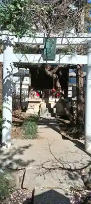 子安稲荷神社の{uncategorized: "未分類", other: "その他", undefined: "問題あり", building: "その他建物", grave: "お墓", sacred_gate: "鳥居", guardian: "狛犬", statue: "像", buddha: "仏像", history: "歴史", nature: "自然", garden: "庭園", animal: "動物", pagoda: "塔", temizu: "手水舎", mountain_gate: "山門・神門", sanctuary: "本殿・本堂", subordinate: "末社・摂社", art: "芸術", scenery: "景色", jizo: "地蔵", ema: "絵馬", goshuin: "御朱印", omikuji: "おみくじ", items: "授与品その他", amulet: "お守り", goshuincho: "御朱印帳", eats: "食事", festival: "お祭り", votive_dance: "神楽", shichigosan: "七五三参", wedding: "結婚式", experience: "体験その他", initially: "初詣", around: "周辺", anti_infection: "感染症対策"}