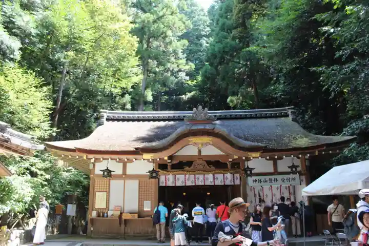 狭井坐大神荒魂神社(狭井神社)の本殿・本堂