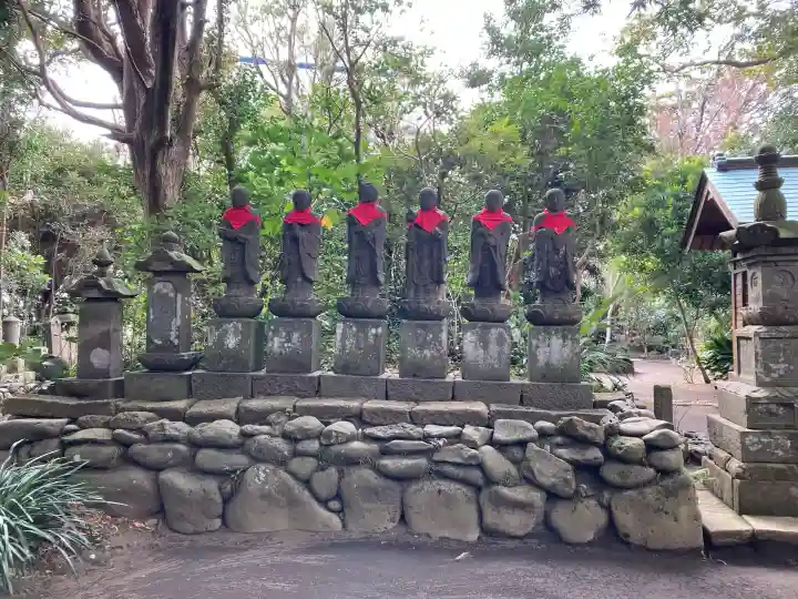 潮音寺の{uncategorized: "未分類", other: "その他", undefined: "問題あり", building: "その他建物", grave: "お墓", sacred_gate: "鳥居", guardian: "狛犬", statue: "像", buddha: "仏像", history: "歴史", nature: "自然", garden: "庭園", animal: "動物", pagoda: "塔", temizu: "手水舎", mountain_gate: "山門・神門", sanctuary: "本殿・本堂", subordinate: "末社・摂社", art: "芸術", scenery: "景色", jizo: "地蔵", ema: "絵馬", goshuin: "御朱印", omikuji: "おみくじ", items: "授与品その他", amulet: "お守り", goshuincho: "御朱印帳", eats: "食事", festival: "お祭り", votive_dance: "神楽", shichigosan: "七五三参", wedding: "結婚式", experience: "体験その他", initially: "初詣", around: "周辺", anti_infection: "感染症対策"}