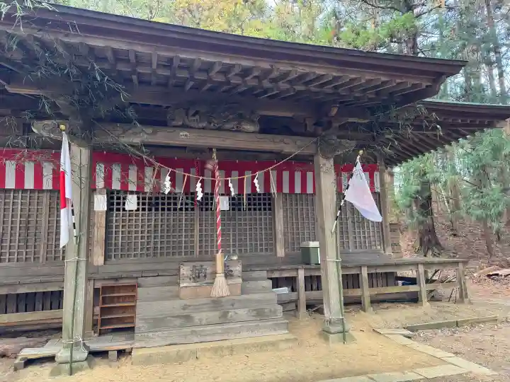 直毘神社の{uncategorized: "未分類", other: "その他", undefined: "問題あり", building: "その他建物", grave: "お墓", sacred_gate: "鳥居", guardian: "狛犬", statue: "像", buddha: "仏像", history: "歴史", nature: "自然", garden: "庭園", animal: "動物", pagoda: "塔", temizu: "手水舎", mountain_gate: "山門・神門", sanctuary: "本殿・本堂", subordinate: "末社・摂社", art: "芸術", scenery: "景色", jizo: "地蔵", ema: "絵馬", goshuin: "御朱印", omikuji: "おみくじ", items: "授与品その他", amulet: "お守り", goshuincho: "御朱印帳", eats: "食事", festival: "お祭り", votive_dance: "神楽", shichigosan: "七五三参", wedding: "結婚式", experience: "体験その他", initially: "初詣", around: "周辺", anti_infection: "感染症対策"}