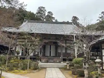 西明寺の{uncategorized: "未分類", other: "その他", undefined: "問題あり", building: "その他建物", grave: "お墓", sacred_gate: "鳥居", guardian: "狛犬", statue: "像", buddha: "仏像", history: "歴史", nature: "自然", garden: "庭園", animal: "動物", pagoda: "塔", temizu: "手水舎", mountain_gate: "山門・神門", sanctuary: "本殿・本堂", subordinate: "末社・摂社", art: "芸術", scenery: "景色", jizo: "地蔵", ema: "絵馬", goshuin: "御朱印", omikuji: "おみくじ", items: "授与品その他", amulet: "お守り", goshuincho: "御朱印帳", eats: "食事", festival: "お祭り", votive_dance: "神楽", shichigosan: "七五三参", wedding: "結婚式", experience: "体験その他", initially: "初詣", around: "周辺", anti_infection: "感染症対策"}