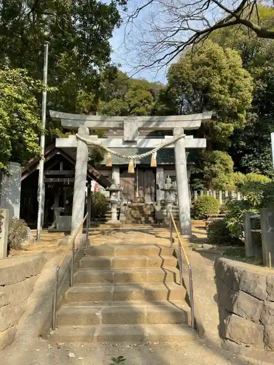 岸根杉山神社の{uncategorized: "未分類", other: "その他", undefined: "問題あり", building: "その他建物", grave: "お墓", sacred_gate: "鳥居", guardian: "狛犬", statue: "像", buddha: "仏像", history: "歴史", nature: "自然", garden: "庭園", animal: "動物", pagoda: "塔", temizu: "手水舎", mountain_gate: "山門・神門", sanctuary: "本殿・本堂", subordinate: "末社・摂社", art: "芸術", scenery: "景色", jizo: "地蔵", ema: "絵馬", goshuin: "御朱印", omikuji: "おみくじ", items: "授与品その他", amulet: "お守り", goshuincho: "御朱印帳", eats: "食事", festival: "お祭り", votive_dance: "神楽", shichigosan: "七五三参", wedding: "結婚式", experience: "体験その他", initially: "初詣", around: "周辺", anti_infection: "感染症対策"}