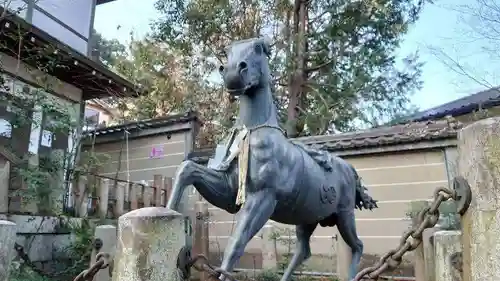 粟田神社の像