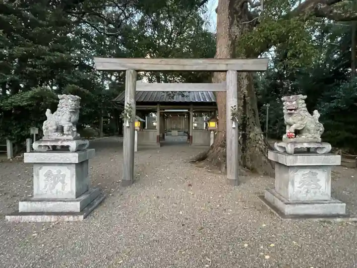 箕曲神社の{uncategorized: "未分類", other: "その他", undefined: "問題あり", building: "その他建物", grave: "お墓", sacred_gate: "鳥居", guardian: "狛犬", statue: "像", buddha: "仏像", history: "歴史", nature: "自然", garden: "庭園", animal: "動物", pagoda: "塔", temizu: "手水舎", mountain_gate: "山門・神門", sanctuary: "本殿・本堂", subordinate: "末社・摂社", art: "芸術", scenery: "景色", jizo: "地蔵", ema: "絵馬", goshuin: "御朱印", omikuji: "おみくじ", items: "授与品その他", amulet: "お守り", goshuincho: "御朱印帳", eats: "食事", festival: "お祭り", votive_dance: "神楽", shichigosan: "七五三参", wedding: "結婚式", experience: "体験その他", initially: "初詣", around: "周辺", anti_infection: "感染症対策"}