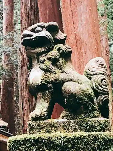 室生龍穴神社の狛犬