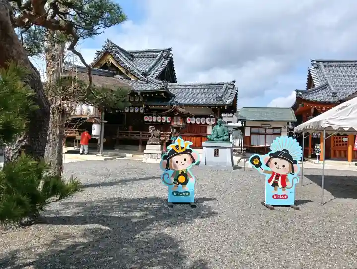 豊国神社の{uncategorized: "未分類", other: "その他", undefined: "問題あり", building: "その他建物", grave: "お墓", sacred_gate: "鳥居", guardian: "狛犬", statue: "像", buddha: "仏像", history: "歴史", nature: "自然", garden: "庭園", animal: "動物", pagoda: "塔", temizu: "手水舎", mountain_gate: "山門・神門", sanctuary: "本殿・本堂", subordinate: "末社・摂社", art: "芸術", scenery: "景色", jizo: "地蔵", ema: "絵馬", goshuin: "御朱印", omikuji: "おみくじ", items: "授与品その他", amulet: "お守り", goshuincho: "御朱印帳", eats: "食事", festival: "お祭り", votive_dance: "神楽", shichigosan: "七五三参", wedding: "結婚式", experience: "体験その他", initially: "初詣", around: "周辺", anti_infection: "感染症対策"}