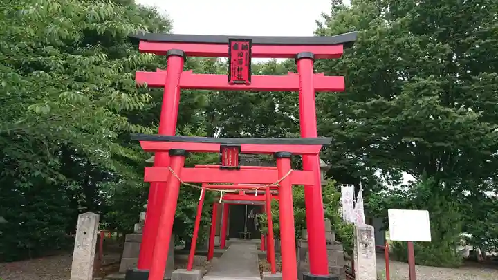 東本庄稲荷神社の鳥居