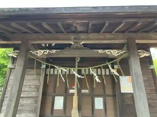 神明社の{uncategorized: "未分類", other: "その他", undefined: "問題あり", building: "その他建物", grave: "お墓", sacred_gate: "鳥居", guardian: "狛犬", statue: "像", buddha: "仏像", history: "歴史", nature: "自然", garden: "庭園", animal: "動物", pagoda: "塔", temizu: "手水舎", mountain_gate: "山門・神門", sanctuary: "本殿・本堂", subordinate: "末社・摂社", art: "芸術", scenery: "景色", jizo: "地蔵", ema: "絵馬", goshuin: "御朱印", omikuji: "おみくじ", items: "授与品その他", amulet: "お守り", goshuincho: "御朱印帳", eats: "食事", festival: "お祭り", votive_dance: "神楽", shichigosan: "七五三参", wedding: "結婚式", experience: "体験その他", initially: "初詣", around: "周辺", anti_infection: "感染症対策"}