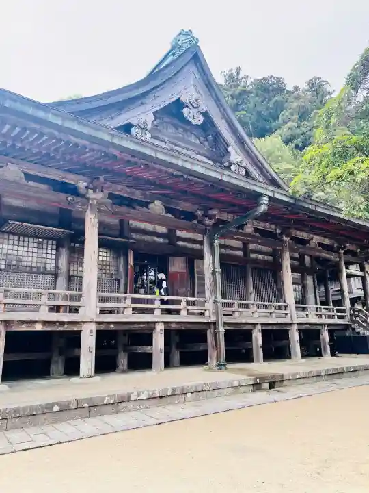青岸渡寺の{uncategorized: "未分類", other: "その他", undefined: "問題あり", building: "その他建物", grave: "お墓", sacred_gate: "鳥居", guardian: "狛犬", statue: "像", buddha: "仏像", history: "歴史", nature: "自然", garden: "庭園", animal: "動物", pagoda: "塔", temizu: "手水舎", mountain_gate: "山門・神門", sanctuary: "本殿・本堂", subordinate: "末社・摂社", art: "芸術", scenery: "景色", jizo: "地蔵", ema: "絵馬", goshuin: "御朱印", omikuji: "おみくじ", items: "授与品その他", amulet: "お守り", goshuincho: "御朱印帳", eats: "食事", festival: "お祭り", votive_dance: "神楽", shichigosan: "七五三参", wedding: "結婚式", experience: "体験その他", initially: "初詣", around: "周辺", anti_infection: "感染症対策"}