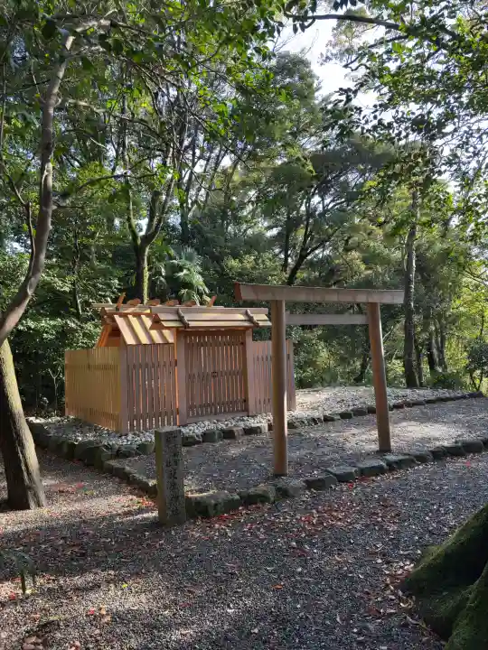 葭原神社(皇大神宮末社)の{uncategorized: "未分類", other: "その他", undefined: "問題あり", building: "その他建物", grave: "お墓", sacred_gate: "鳥居", guardian: "狛犬", statue: "像", buddha: "仏像", history: "歴史", nature: "自然", garden: "庭園", animal: "動物", pagoda: "塔", temizu: "手水舎", mountain_gate: "山門・神門", sanctuary: "本殿・本堂", subordinate: "末社・摂社", art: "芸術", scenery: "景色", jizo: "地蔵", ema: "絵馬", goshuin: "御朱印", omikuji: "おみくじ", items: "授与品その他", amulet: "お守り", goshuincho: "御朱印帳", eats: "食事", festival: "お祭り", votive_dance: "神楽", shichigosan: "七五三参", wedding: "結婚式", experience: "体験その他", initially: "初詣", around: "周辺", anti_infection: "感染症対策"}