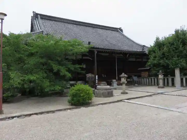 西大寺の本殿・本堂