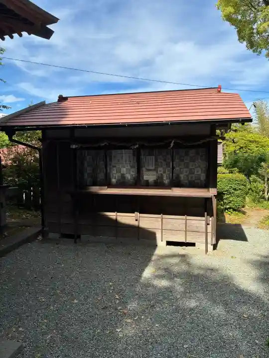 素鵞神社の{uncategorized: "未分類", other: "その他", undefined: "問題あり", building: "その他建物", grave: "お墓", sacred_gate: "鳥居", guardian: "狛犬", statue: "像", buddha: "仏像", history: "歴史", nature: "自然", garden: "庭園", animal: "動物", pagoda: "塔", temizu: "手水舎", mountain_gate: "山門・神門", sanctuary: "本殿・本堂", subordinate: "末社・摂社", art: "芸術", scenery: "景色", jizo: "地蔵", ema: "絵馬", goshuin: "御朱印", omikuji: "おみくじ", items: "授与品その他", amulet: "お守り", goshuincho: "御朱印帳", eats: "食事", festival: "お祭り", votive_dance: "神楽", shichigosan: "七五三参", wedding: "結婚式", experience: "体験その他", initially: "初詣", around: "周辺", anti_infection: "感染症対策"}