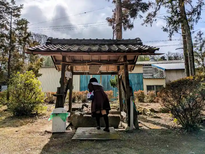 栩原稲荷神社の手水舎