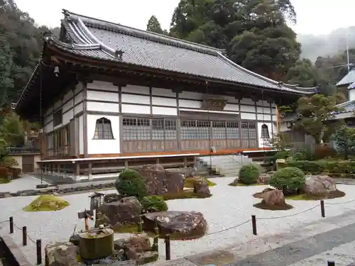 極楽寺の本殿・本堂