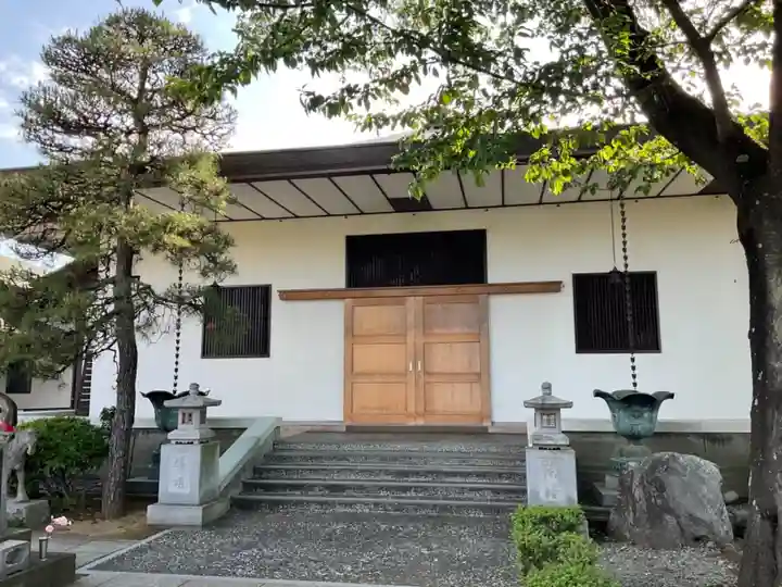 長見寺の本殿・本堂