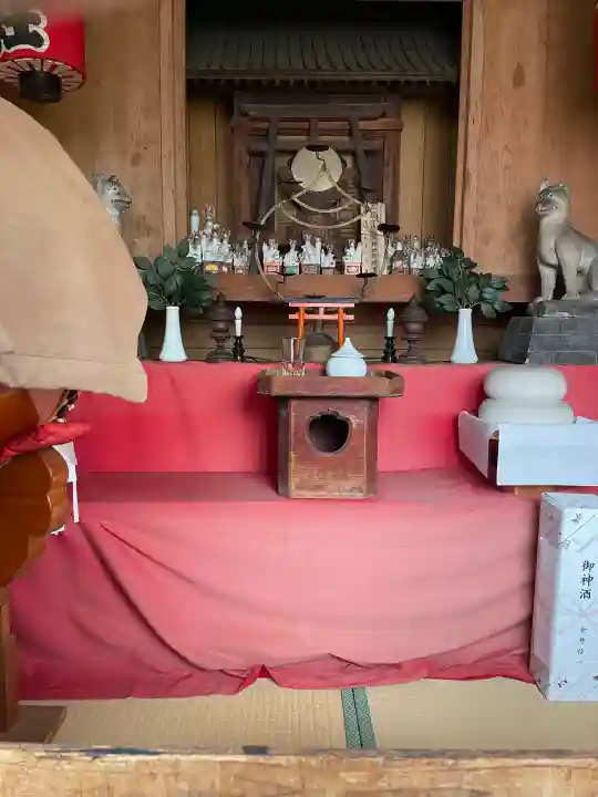 宇佐稲荷大明神の{uncategorized: "未分類", other: "その他", undefined: "問題あり", building: "その他建物", grave: "お墓", sacred_gate: "鳥居", guardian: "狛犬", statue: "像", buddha: "仏像", history: "歴史", nature: "自然", garden: "庭園", animal: "動物", pagoda: "塔", temizu: "手水舎", mountain_gate: "山門・神門", sanctuary: "本殿・本堂", subordinate: "末社・摂社", art: "芸術", scenery: "景色", jizo: "地蔵", ema: "絵馬", goshuin: "御朱印", omikuji: "おみくじ", items: "授与品その他", amulet: "お守り", goshuincho: "御朱印帳", eats: "食事", festival: "お祭り", votive_dance: "神楽", shichigosan: "七五三参", wedding: "結婚式", experience: "体験その他", initially: "初詣", around: "周辺", anti_infection: "感染症対策"}