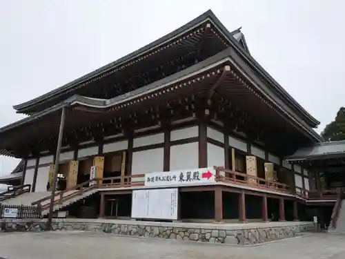 成田山新勝寺の本殿・本堂