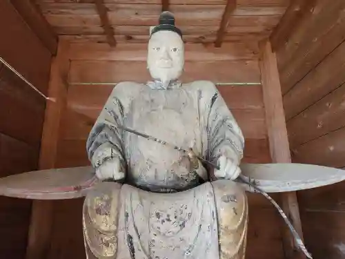 荒田神社の像