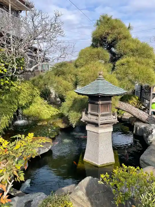 眞隆寺の{uncategorized: "未分類", other: "その他", undefined: "問題あり", building: "その他建物", grave: "お墓", sacred_gate: "鳥居", guardian: "狛犬", statue: "像", buddha: "仏像", history: "歴史", nature: "自然", garden: "庭園", animal: "動物", pagoda: "塔", temizu: "手水舎", mountain_gate: "山門・神門", sanctuary: "本殿・本堂", subordinate: "末社・摂社", art: "芸術", scenery: "景色", jizo: "地蔵", ema: "絵馬", goshuin: "御朱印", omikuji: "おみくじ", items: "授与品その他", amulet: "お守り", goshuincho: "御朱印帳", eats: "食事", festival: "お祭り", votive_dance: "神楽", shichigosan: "七五三参", wedding: "結婚式", experience: "体験その他", initially: "初詣", around: "周辺", anti_infection: "感染症対策"}