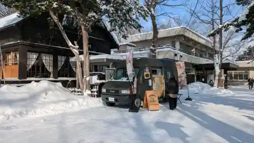 新琴似神社の{uncategorized: "未分類", other: "その他", undefined: "問題あり", building: "その他建物", grave: "お墓", sacred_gate: "鳥居", guardian: "狛犬", statue: "像", buddha: "仏像", history: "歴史", nature: "自然", garden: "庭園", animal: "動物", pagoda: "塔", temizu: "手水舎", mountain_gate: "山門・神門", sanctuary: "本殿・本堂", subordinate: "末社・摂社", art: "芸術", scenery: "景色", jizo: "地蔵", ema: "絵馬", goshuin: "御朱印", omikuji: "おみくじ", items: "授与品その他", amulet: "お守り", goshuincho: "御朱印帳", eats: "食事", festival: "お祭り", votive_dance: "神楽", shichigosan: "七五三参", wedding: "結婚式", experience: "体験その他", initially: "初詣", around: "周辺", anti_infection: "感染症対策"}