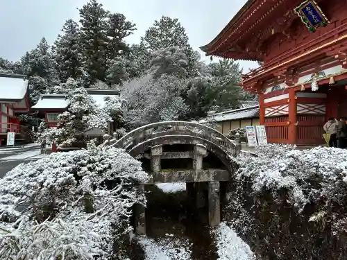 美濃國一宮　南宮大社の{uncategorized: "未分類", other: "その他", undefined: "問題あり", building: "その他建物", grave: "お墓", sacred_gate: "鳥居", guardian: "狛犬", statue: "像", buddha: "仏像", history: "歴史", nature: "自然", garden: "庭園", animal: "動物", pagoda: "塔", temizu: "手水舎", mountain_gate: "山門・神門", sanctuary: "本殿・本堂", subordinate: "末社・摂社", art: "芸術", scenery: "景色", jizo: "地蔵", ema: "絵馬", goshuin: "御朱印", omikuji: "おみくじ", items: "授与品その他", amulet: "お守り", goshuincho: "御朱印帳", eats: "食事", festival: "お祭り", votive_dance: "神楽", shichigosan: "七五三参", wedding: "結婚式", experience: "体験その他", initially: "初詣", around: "周辺", anti_infection: "感染症対策"}