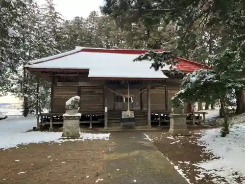 飯貝熊野神社の{uncategorized: "未分類", other: "その他", undefined: "問題あり", building: "その他建物", grave: "お墓", sacred_gate: "鳥居", guardian: "狛犬", statue: "像", buddha: "仏像", history: "歴史", nature: "自然", garden: "庭園", animal: "動物", pagoda: "塔", temizu: "手水舎", mountain_gate: "山門・神門", sanctuary: "本殿・本堂", subordinate: "末社・摂社", art: "芸術", scenery: "景色", jizo: "地蔵", ema: "絵馬", goshuin: "御朱印", omikuji: "おみくじ", items: "授与品その他", amulet: "お守り", goshuincho: "御朱印帳", eats: "食事", festival: "お祭り", votive_dance: "神楽", shichigosan: "七五三参", wedding: "結婚式", experience: "体験その他", initially: "初詣", around: "周辺", anti_infection: "感染症対策"}
