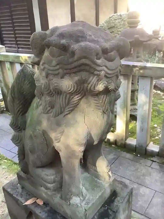 神明社の狛犬