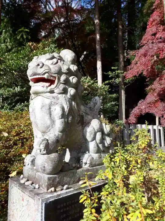 神明社の狛犬