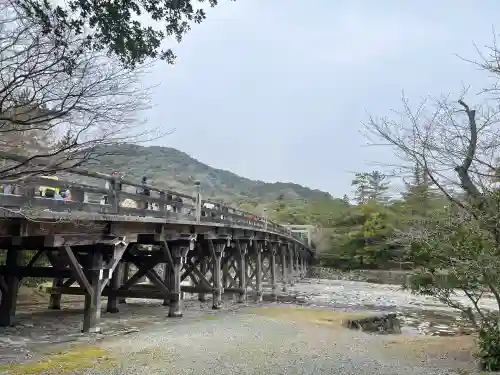 伊勢神宮内宮（皇大神宮）の{uncategorized: "未分類", other: "その他", undefined: "問題あり", building: "その他建物", grave: "お墓", sacred_gate: "鳥居", guardian: "狛犬", statue: "像", buddha: "仏像", history: "歴史", nature: "自然", garden: "庭園", animal: "動物", pagoda: "塔", temizu: "手水舎", mountain_gate: "山門・神門", sanctuary: "本殿・本堂", subordinate: "末社・摂社", art: "芸術", scenery: "景色", jizo: "地蔵", ema: "絵馬", goshuin: "御朱印", omikuji: "おみくじ", items: "授与品その他", amulet: "お守り", goshuincho: "御朱印帳", eats: "食事", festival: "お祭り", votive_dance: "神楽", shichigosan: "七五三参", wedding: "結婚式", experience: "体験その他", initially: "初詣", around: "周辺", anti_infection: "感染症対策"}