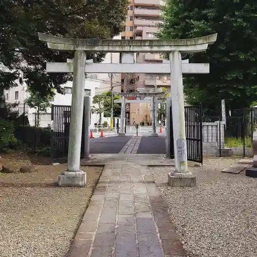 三囲神社の鳥居