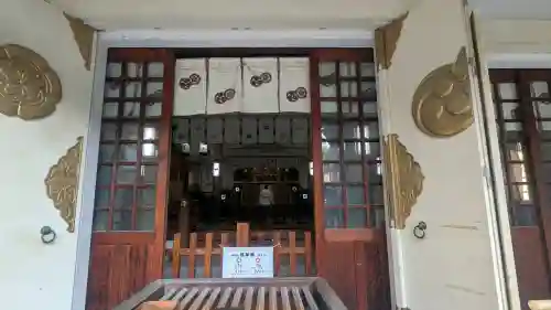 難波八阪神社の{uncategorized: "未分類", other: "その他", undefined: "問題あり", building: "その他建物", grave: "お墓", sacred_gate: "鳥居", guardian: "狛犬", statue: "像", buddha: "仏像", history: "歴史", nature: "自然", garden: "庭園", animal: "動物", pagoda: "塔", temizu: "手水舎", mountain_gate: "山門・神門", sanctuary: "本殿・本堂", subordinate: "末社・摂社", art: "芸術", scenery: "景色", jizo: "地蔵", ema: "絵馬", goshuin: "御朱印", omikuji: "おみくじ", items: "授与品その他", amulet: "お守り", goshuincho: "御朱印帳", eats: "食事", festival: "お祭り", votive_dance: "神楽", shichigosan: "七五三参", wedding: "結婚式", experience: "体験その他", initially: "初詣", around: "周辺", anti_infection: "感染症対策"}