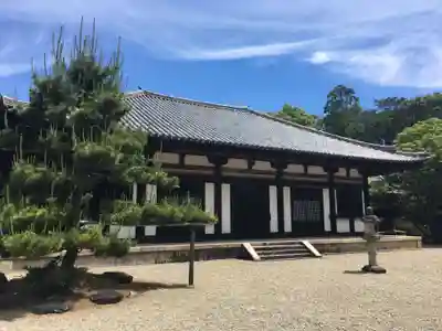 秋篠寺の本殿・本堂