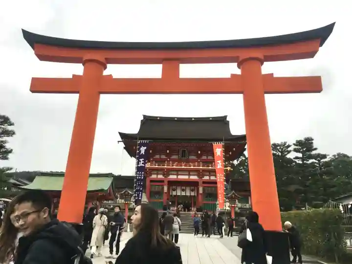 伏見稲荷大社の{uncategorized: "未分類", other: "その他", undefined: "問題あり", building: "その他建物", grave: "お墓", sacred_gate: "鳥居", guardian: "狛犬", statue: "像", buddha: "仏像", history: "歴史", nature: "自然", garden: "庭園", animal: "動物", pagoda: "塔", temizu: "手水舎", mountain_gate: "山門・神門", sanctuary: "本殿・本堂", subordinate: "末社・摂社", art: "芸術", scenery: "景色", jizo: "地蔵", ema: "絵馬", goshuin: "御朱印", omikuji: "おみくじ", items: "授与品その他", amulet: "お守り", goshuincho: "御朱印帳", eats: "食事", festival: "お祭り", votive_dance: "神楽", shichigosan: "七五三参", wedding: "結婚式", experience: "体験その他", initially: "初詣", around: "周辺", anti_infection: "感染症対策"}