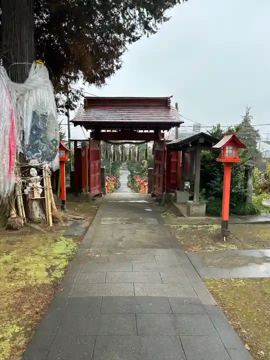平出雷電神社の山門・神門