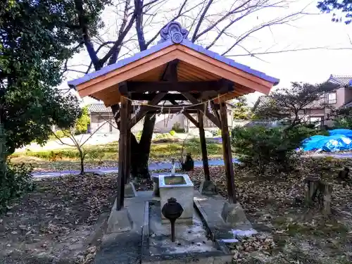 神明社（八ツ田神明社）の手水舎
