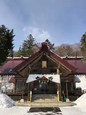 新得神社の本殿・本堂
