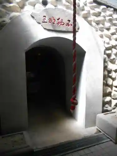 石籠山不動尊（岩屋不動尊）の本殿・本堂