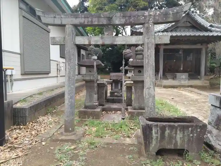 八幡神社(岡発戸)の末社・摂社