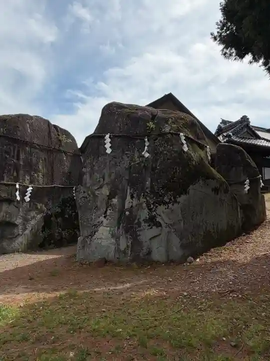 三ツ石神社(岩手県)