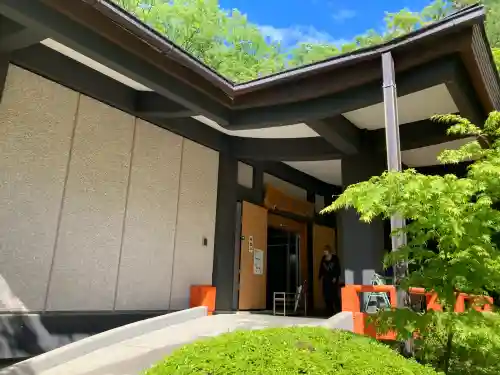 武田神社の{uncategorized: "未分類", other: "その他", undefined: "問題あり", building: "その他建物", grave: "お墓", sacred_gate: "鳥居", guardian: "狛犬", statue: "像", buddha: "仏像", history: "歴史", nature: "自然", garden: "庭園", animal: "動物", pagoda: "塔", temizu: "手水舎", mountain_gate: "山門・神門", sanctuary: "本殿・本堂", subordinate: "末社・摂社", art: "芸術", scenery: "景色", jizo: "地蔵", ema: "絵馬", goshuin: "御朱印", omikuji: "おみくじ", items: "授与品その他", amulet: "お守り", goshuincho: "御朱印帳", eats: "食事", festival: "お祭り", votive_dance: "神楽", shichigosan: "七五三参", wedding: "結婚式", experience: "体験その他", initially: "初詣", around: "周辺", anti_infection: "感染症対策"}