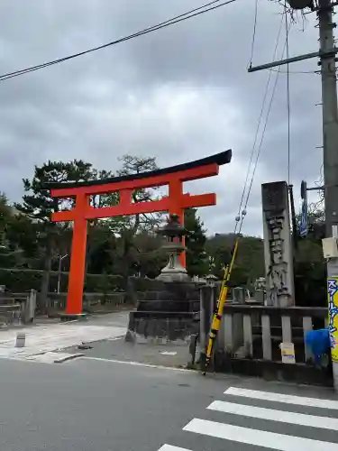 吉田神社の{uncategorized: "未分類", other: "その他", undefined: "問題あり", building: "その他建物", grave: "お墓", sacred_gate: "鳥居", guardian: "狛犬", statue: "像", buddha: "仏像", history: "歴史", nature: "自然", garden: "庭園", animal: "動物", pagoda: "塔", temizu: "手水舎", mountain_gate: "山門・神門", sanctuary: "本殿・本堂", subordinate: "末社・摂社", art: "芸術", scenery: "景色", jizo: "地蔵", ema: "絵馬", goshuin: "御朱印", omikuji: "おみくじ", items: "授与品その他", amulet: "お守り", goshuincho: "御朱印帳", eats: "食事", festival: "お祭り", votive_dance: "神楽", shichigosan: "七五三参", wedding: "結婚式", experience: "体験その他", initially: "初詣", around: "周辺", anti_infection: "感染症対策"}