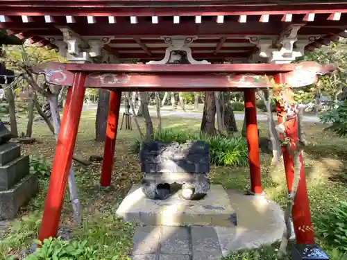 与次郎稲荷神社の建物その他