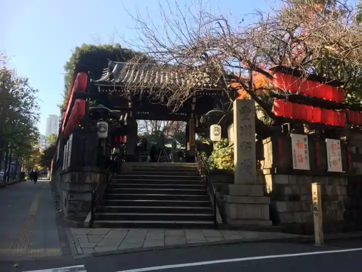 豊川稲荷東京別院の山門・神門