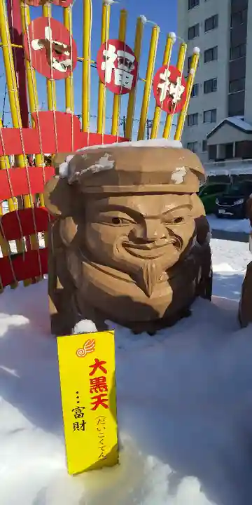 旭川銀座弁天神社の像